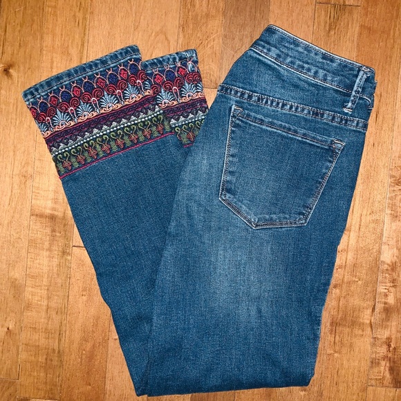 jeans with embroidered hem